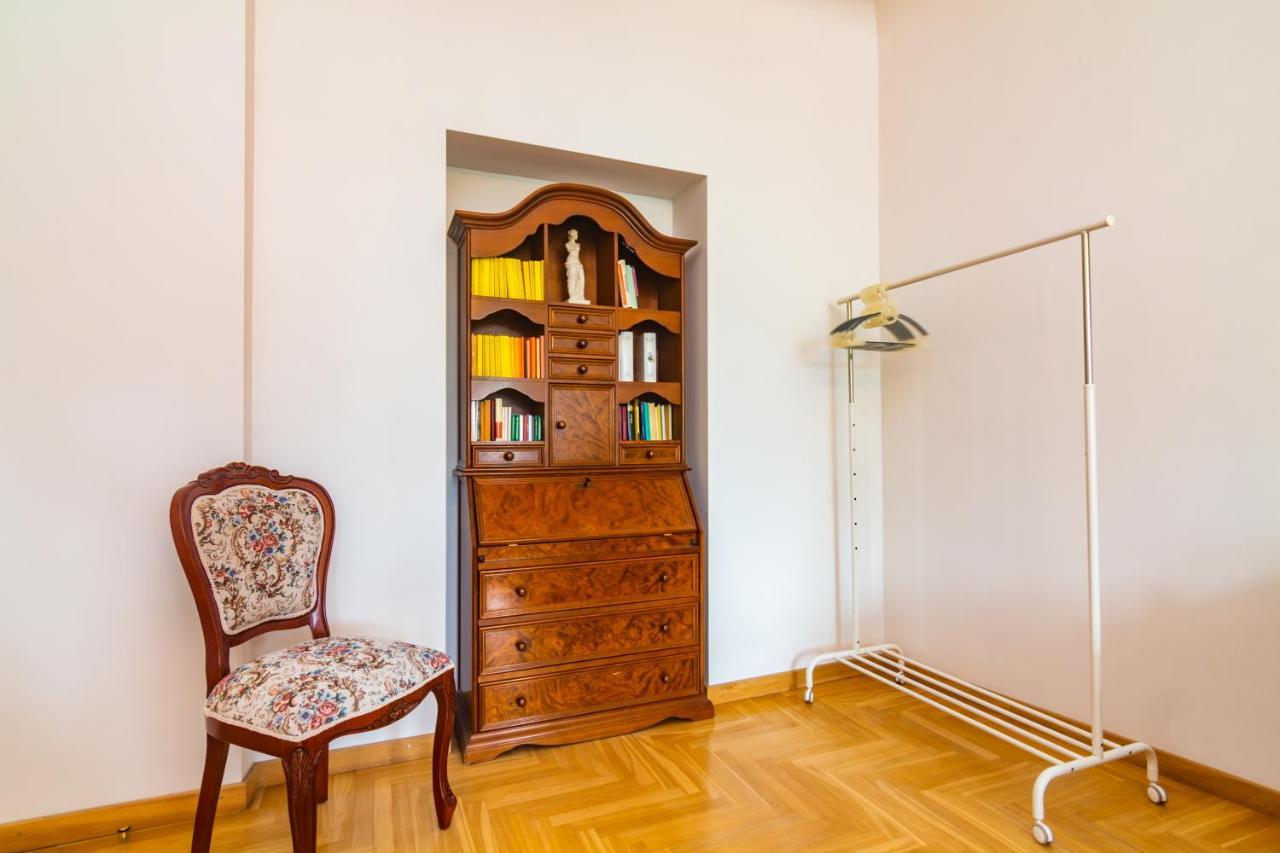 Classic Style Apartment In The Center Of Riga Exterior photo
