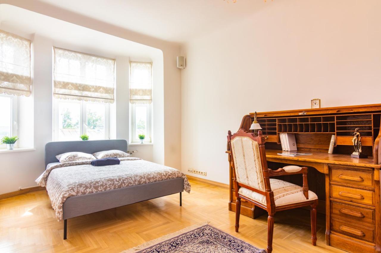 Classic Style Apartment In The Center Of Riga Exterior photo